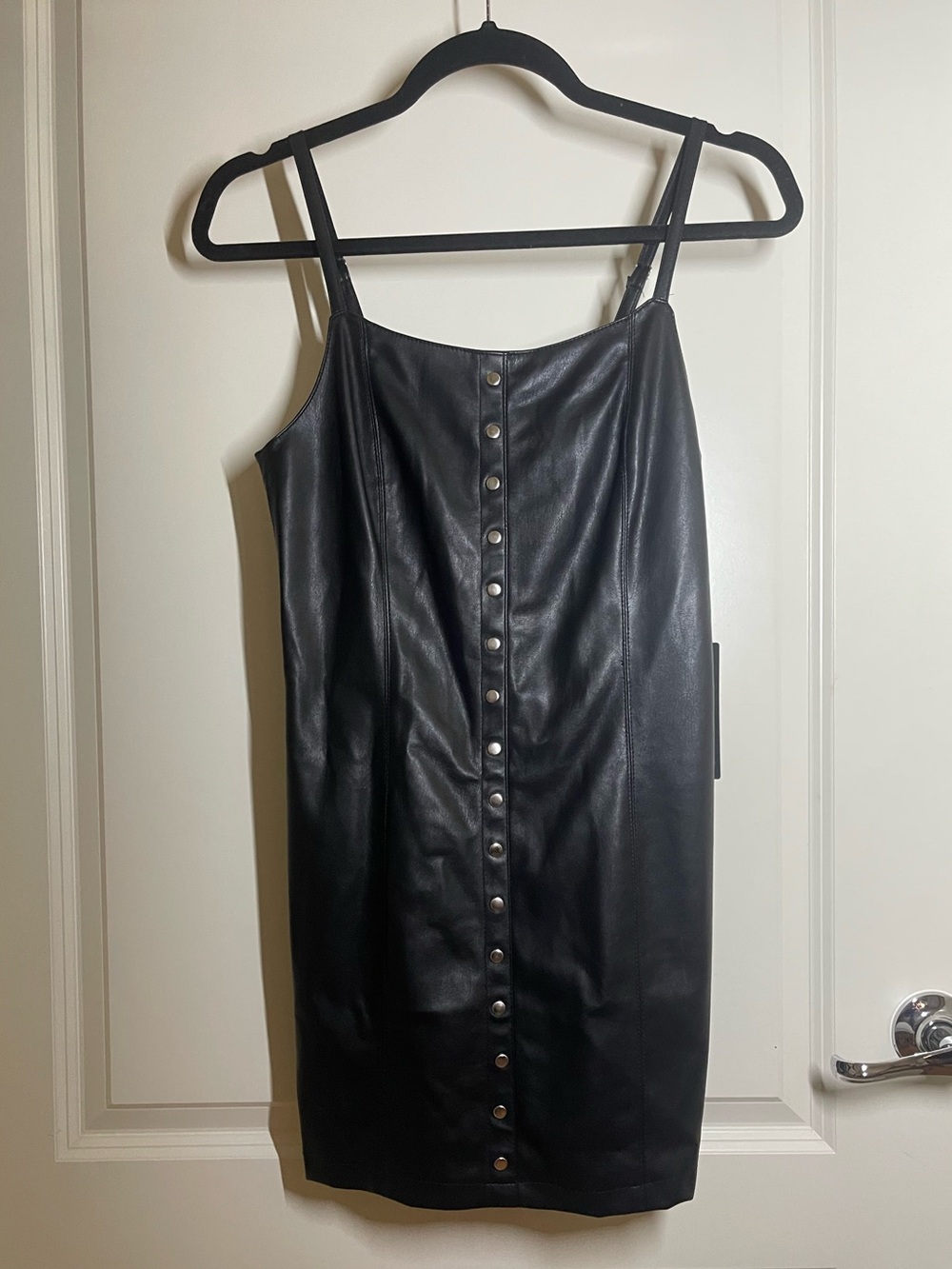 🖤NWT Little Black Dress with button details throughout🖤